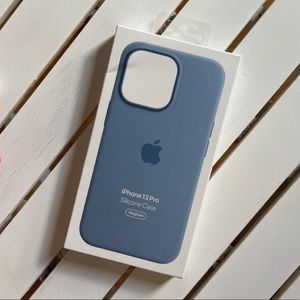 Iphone 13 Pro silicone case Megsafe